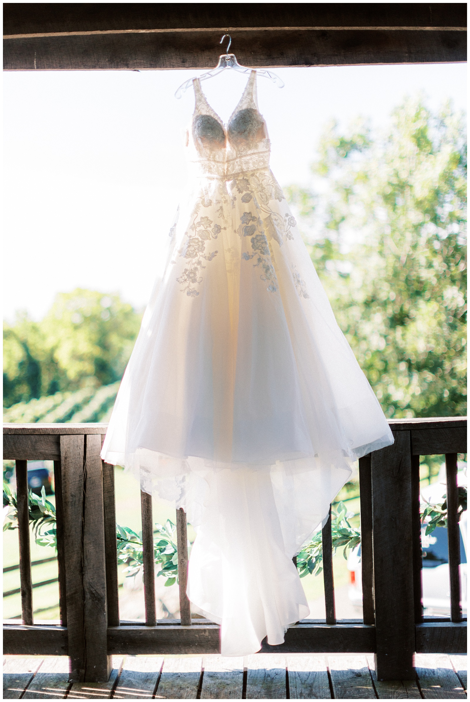Bluemont Vineyard-The Stable-VA Wedding Photographer-Neva Sullivan Photography_0003.jpg